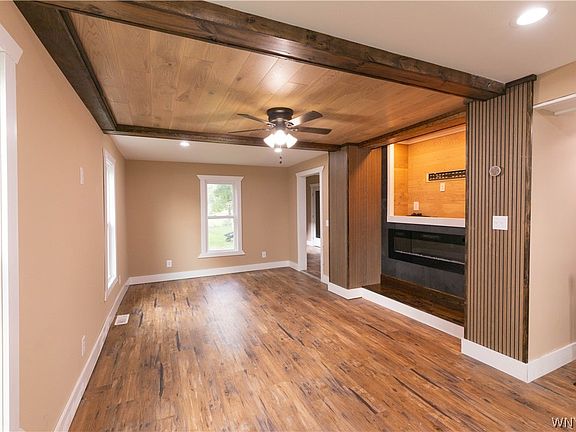 3rd image of 106 Lake St