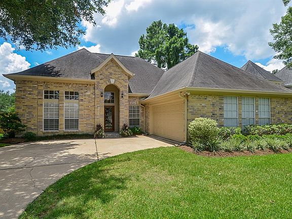 Great curb appeal with the beautiful brick exterior on all all 4 sides and a well manicured lawn.