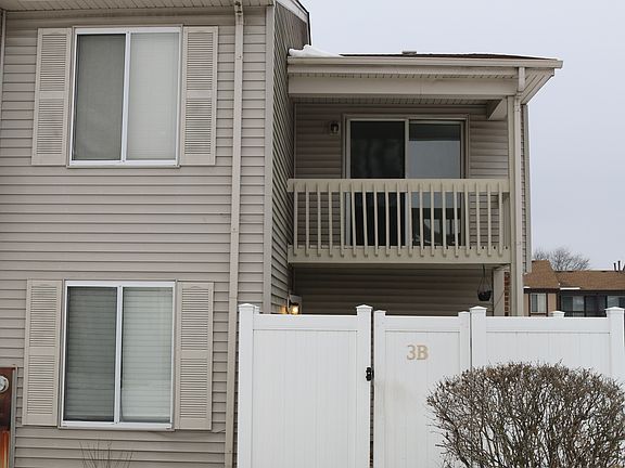 2nd image of 3 Fernwood Dr APT B