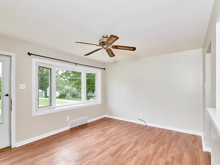 11042 Florence Ave — Photo 7