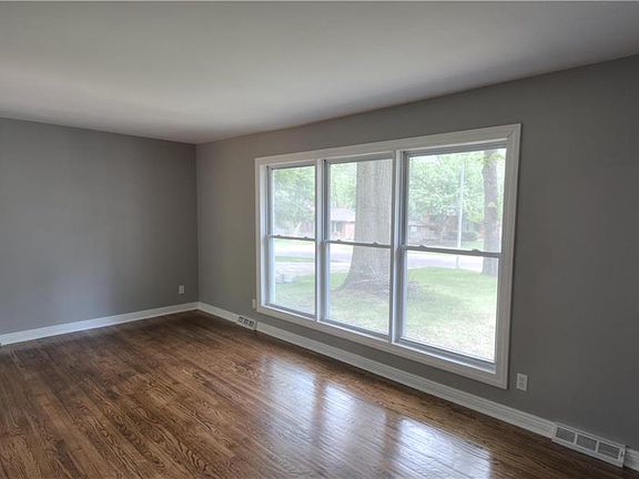 3rd image of 9410 Carter Dr