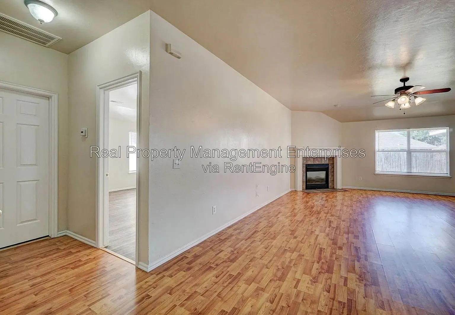 4 bed, 2.0 bath, 1949 sqft, $1,995 — Photo 3
