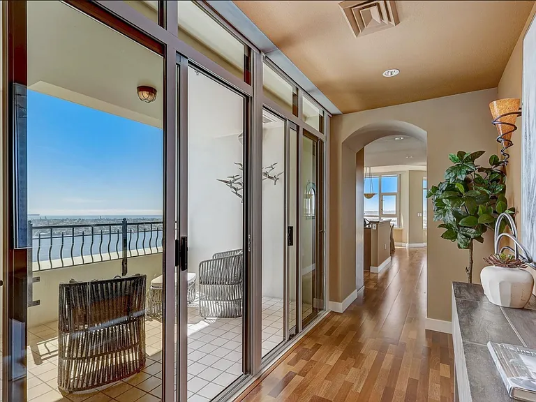 700 W Harbor Dr W #2902 — Photo 26