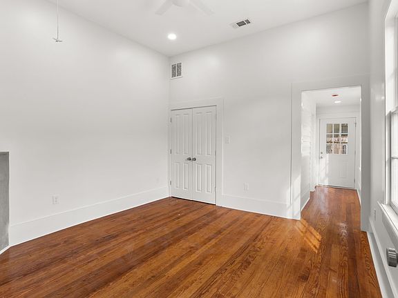 4th image of 713 Valence St