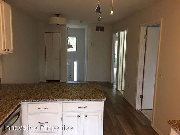3rd image of 548 Greenhill Ct