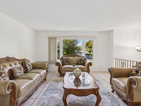 5th image of 205 Orleans St