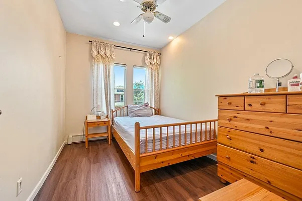 Sold by Remax Real Estate Professionals | media 19