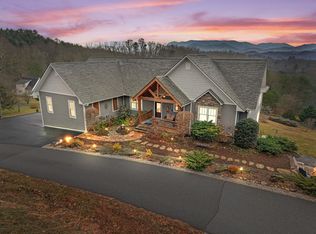 789 Chapel Cove Cir, Franklin, NC 28734