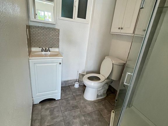 4th image of 714 1/2 S Vicentia Ave