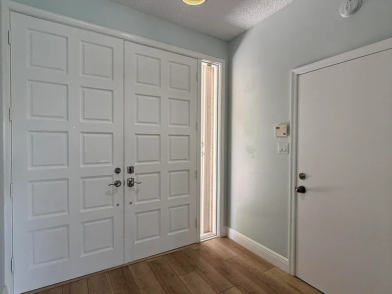 225 N Lakeshore Dr — Photo 9