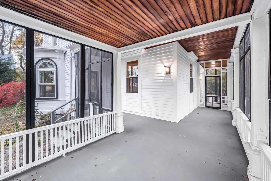 next background image