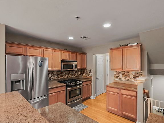 5th image of 197 Blue Heron Dr #197