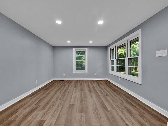 4th image of 511 Adams Dr