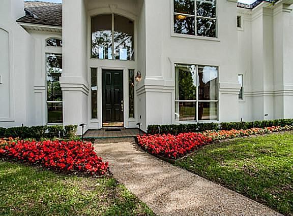 3rd image of 3908 Granbury Dr