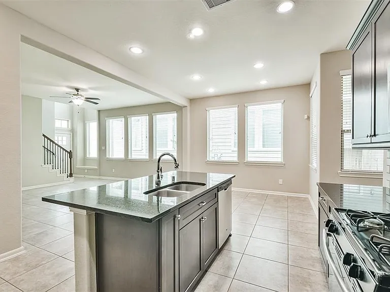 226 Biltmore Loop — Photo 9