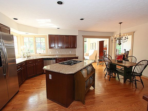 2nd image of 406 Beacon Ct