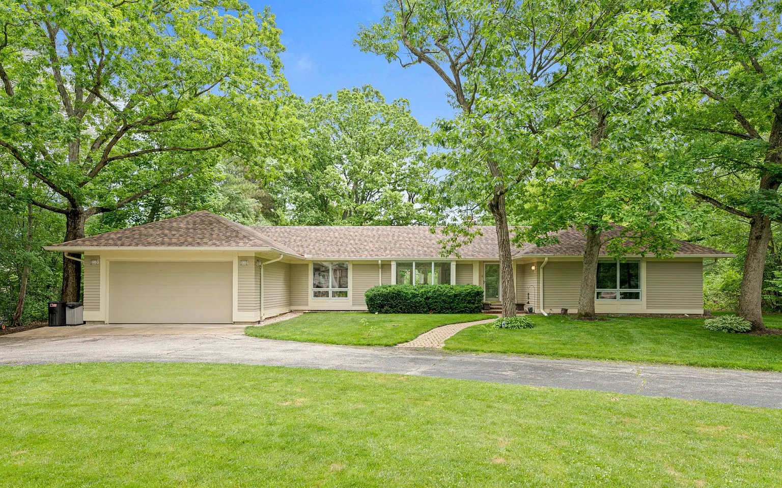 1355 Woodland Ln photo 1