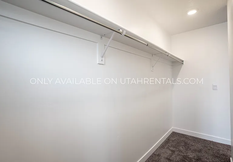333 S 1110 W — Photo 12