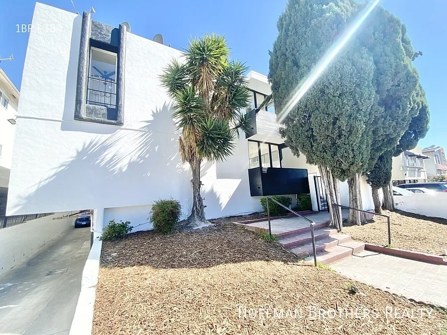 136 S Oxford Ave Los Angeles, CA 90004 — Photo 3