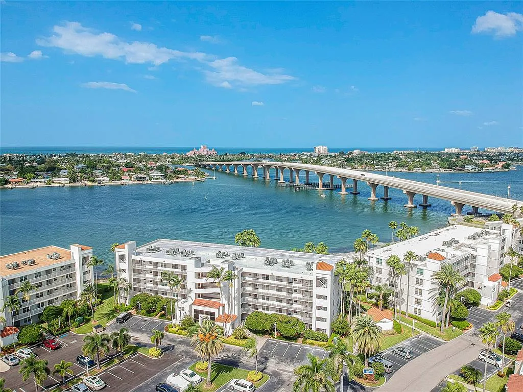2 bed, 2.0 bath, 1080 sqft, $3,000 — Photo 1