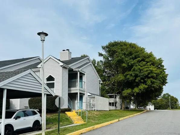 55 Crown Knoll Court APT 85, Groton, CT 06340