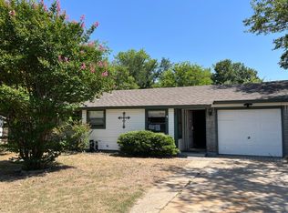 104 Shoreline Dr S, Azle, TX 76020