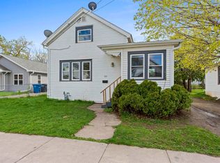 631 School Ave, Oshkosh, WI 54901