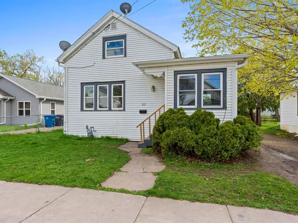 631 School Ave, Oshkosh, WI 54901