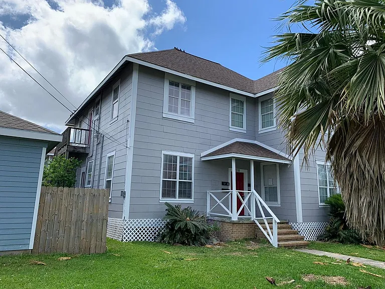 2210 Sabine Pass Ave — Photo 2