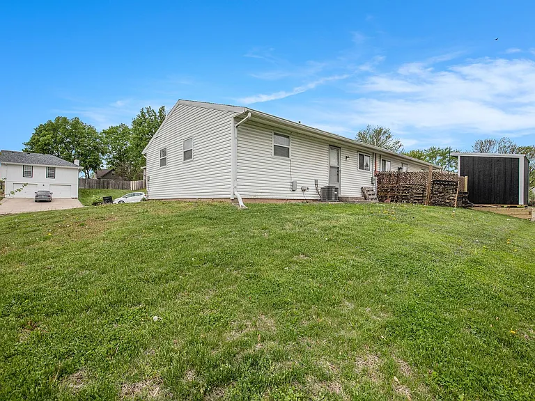 18717 E Blackhawk Trl — Photo 32