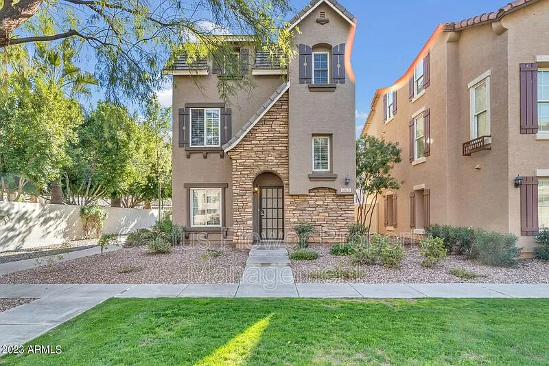 4 bed, 2.5 bath, 1619 sqft, $1,945 — Photo 1