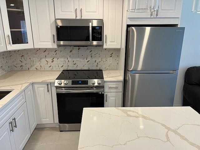 1st image of 6 Lyndhurst A #6