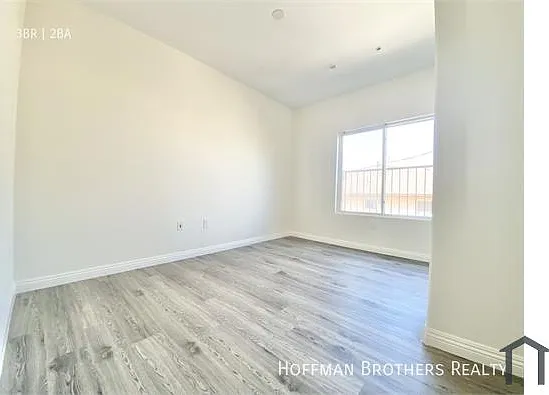 4655 Maplewood Ave #304 — Photo 7