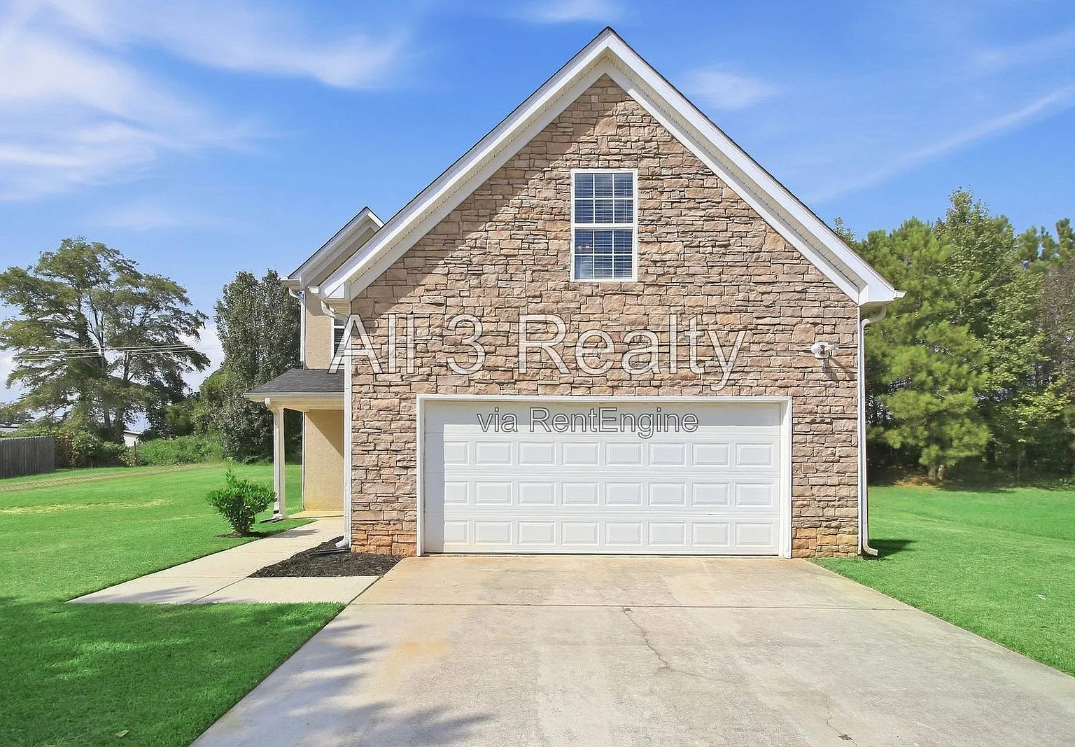 4 bed, 2.5 bath, 1913 sqft, $1,895 — Photo 1