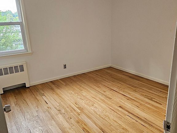 5th image of 81 Stevens Ave #1