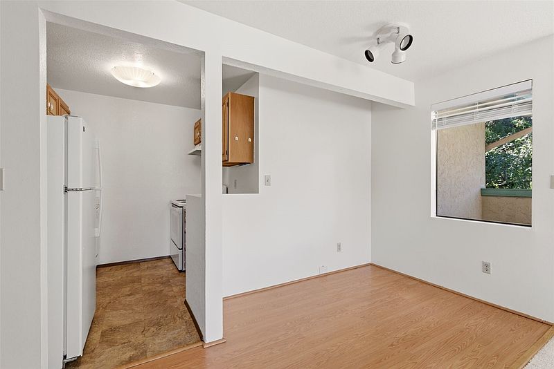 5th image of 3024 NE 143rd Street #301