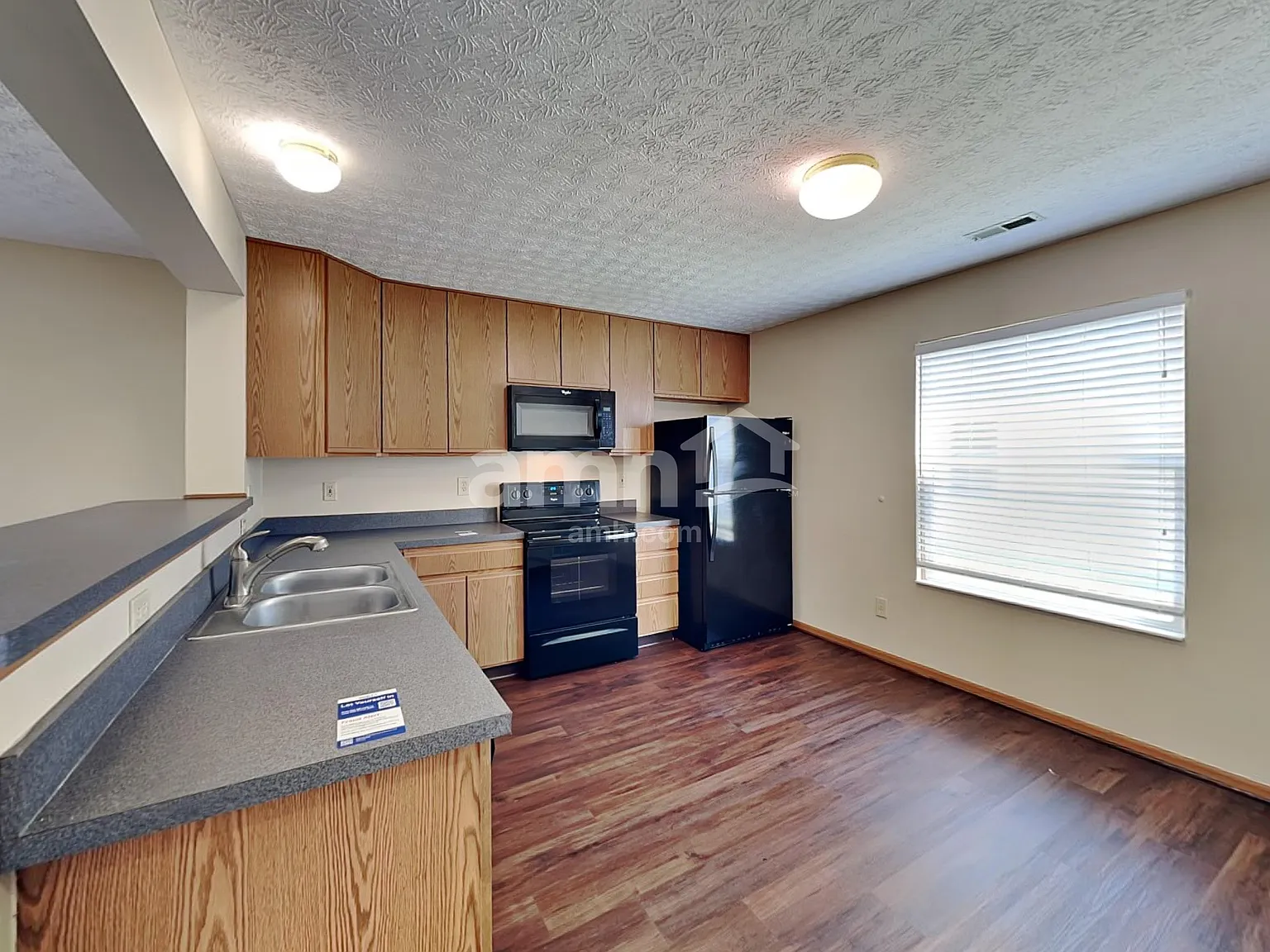 3 bed, 2.5 bath, 1502 sqft, $2,300 — Photo 3