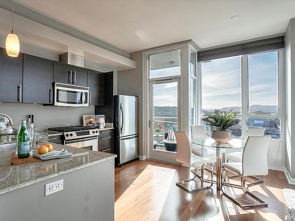 4th image of 300 Berry St Unit 1512