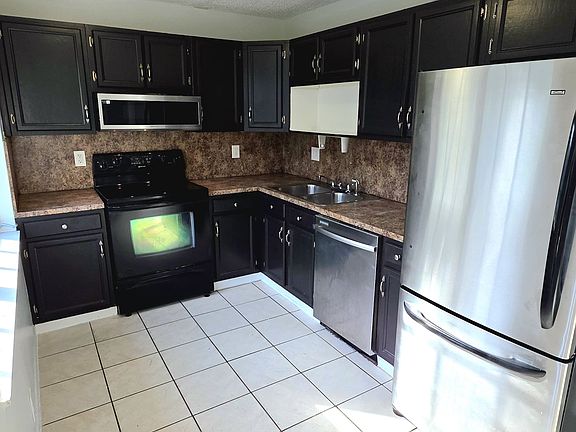 3rd image of 3581 NW 104th Ave