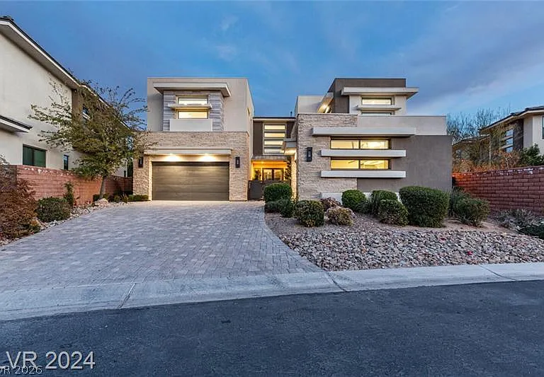 82 Grey Feather Dr — Photo 1