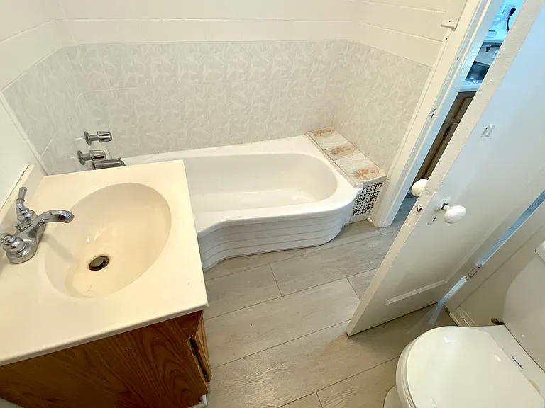 435 1/2 N Catalina Ave — Photo 3