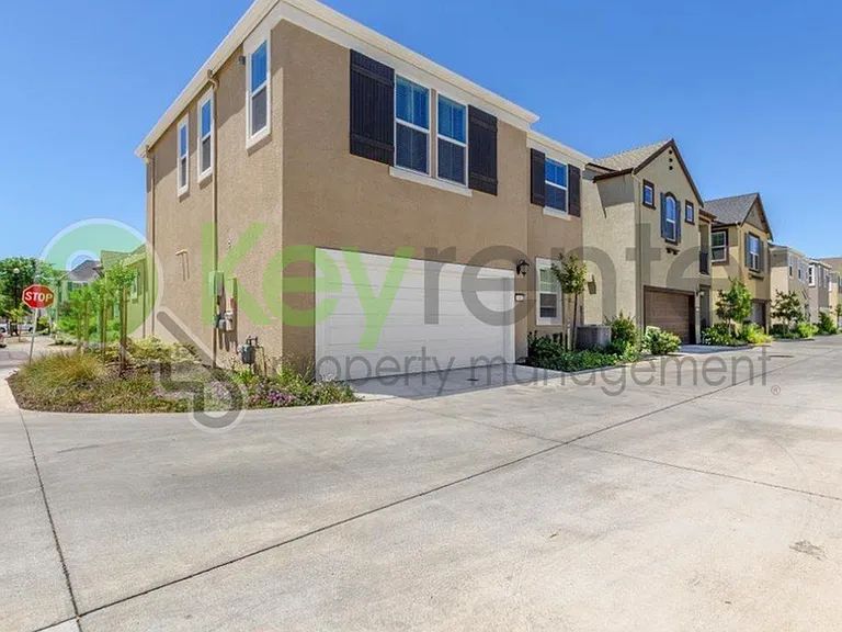 1057 Provence Village Dr — Photo 34