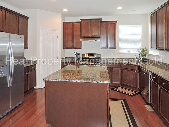 2nd image of 45415 Havenridge St
