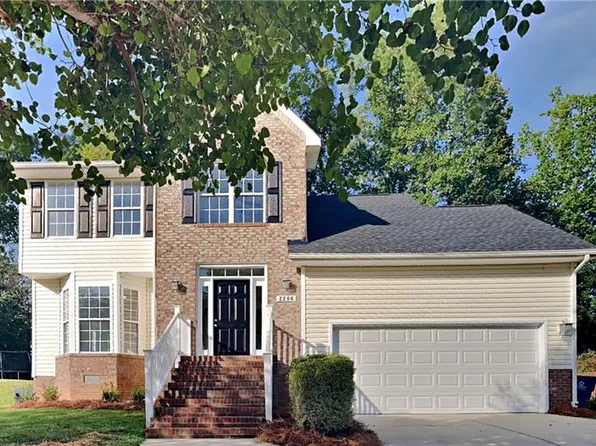 2206 Flora Vista Ct, Greensboro, NC 27406
