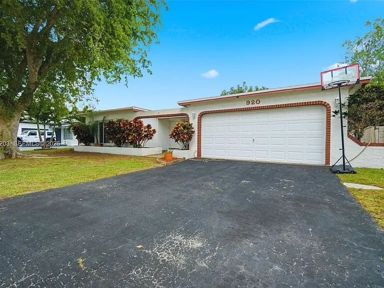 920 NW 92nd Ave — Photo 32
