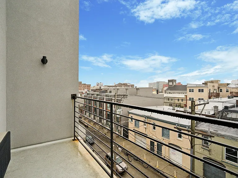 Fairmount Square — Photo 23