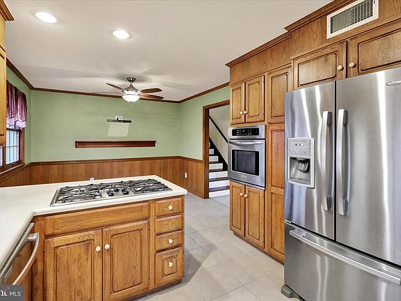 5th image of 2476 Wilson St
