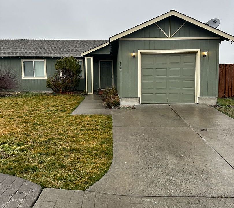 1st image of 808 SE Maui Ln