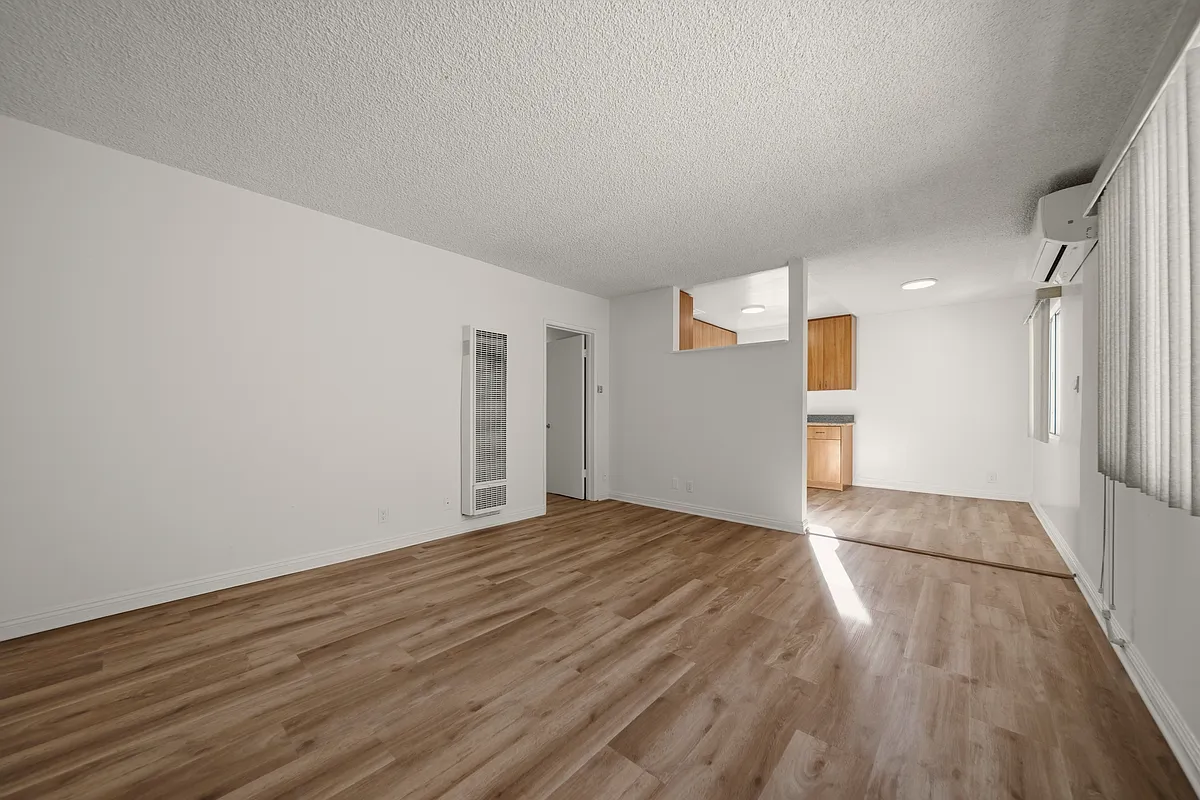 Building Photo - 458 E Providencia Ave #L