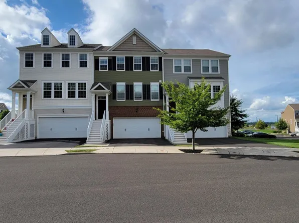 111 Admiral Ln, Warrington, PA 18976